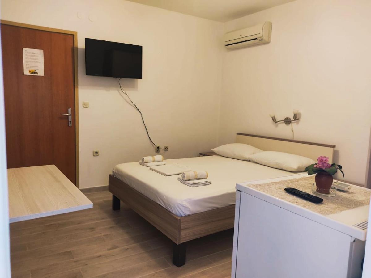 Apartments Dragica Milna  Bagian luar foto