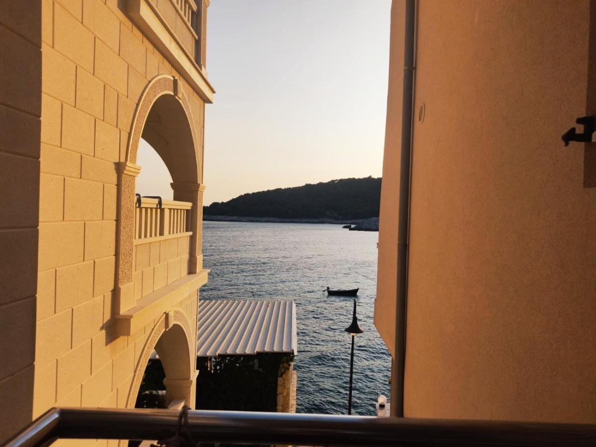 Apartments Dragica Milna  Bagian luar foto