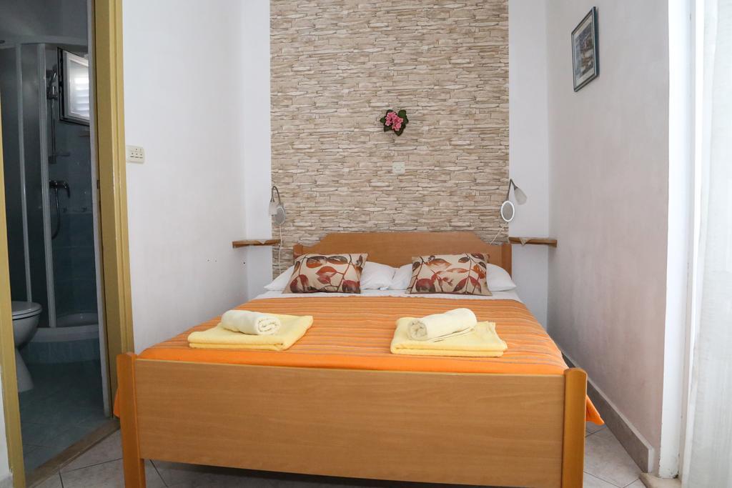 Apartments Dragica Milna  Bagian luar foto