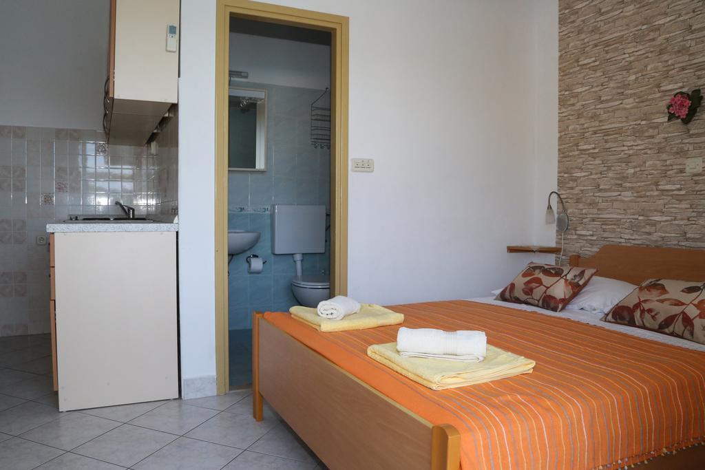 Apartments Dragica Milna  Bagian luar foto