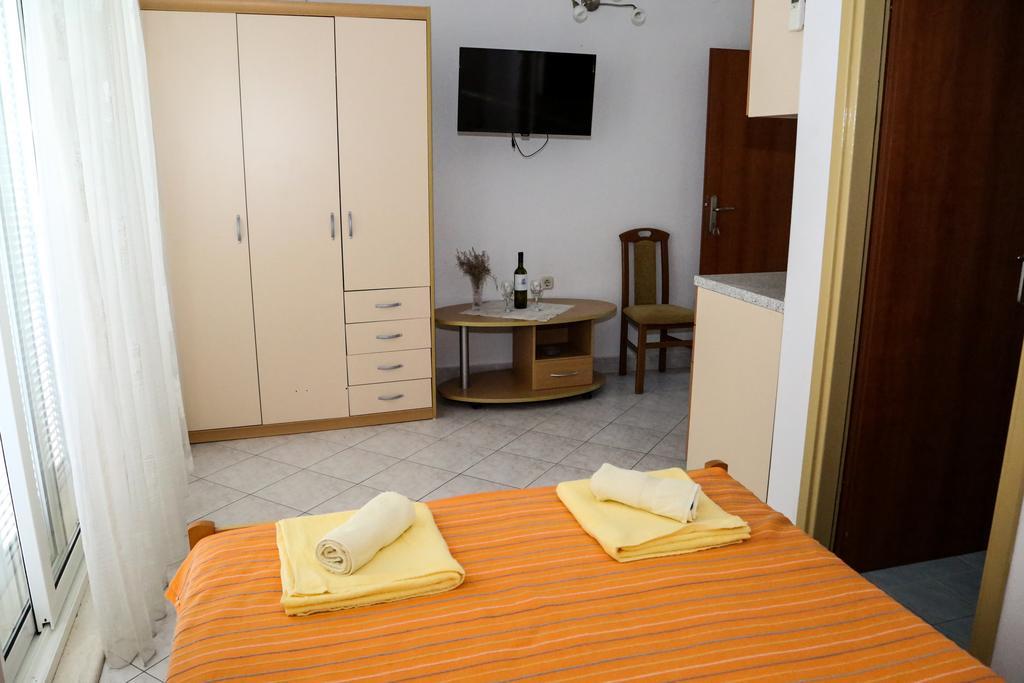 Apartments Dragica Milna  Bagian luar foto
