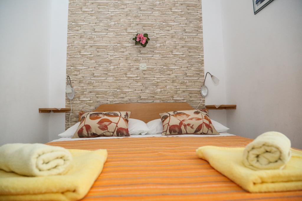 Apartments Dragica Milna  Bagian luar foto