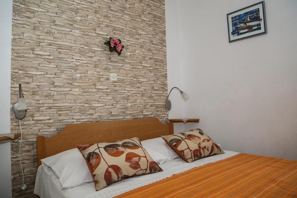 Apartments Dragica Milna  Bagian luar foto