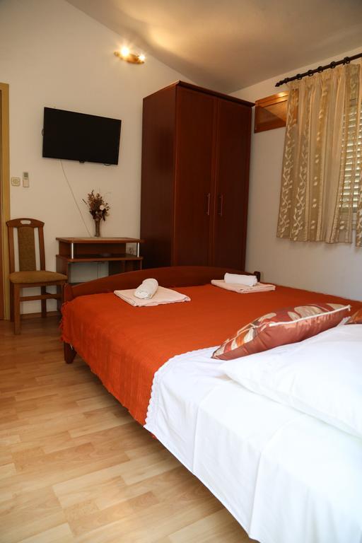 Apartments Dragica Milna  Bagian luar foto
