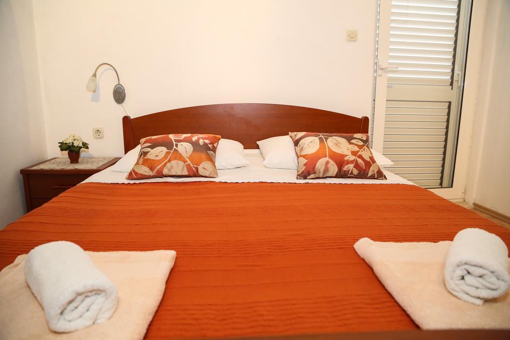 Apartments Dragica Milna  Bagian luar foto