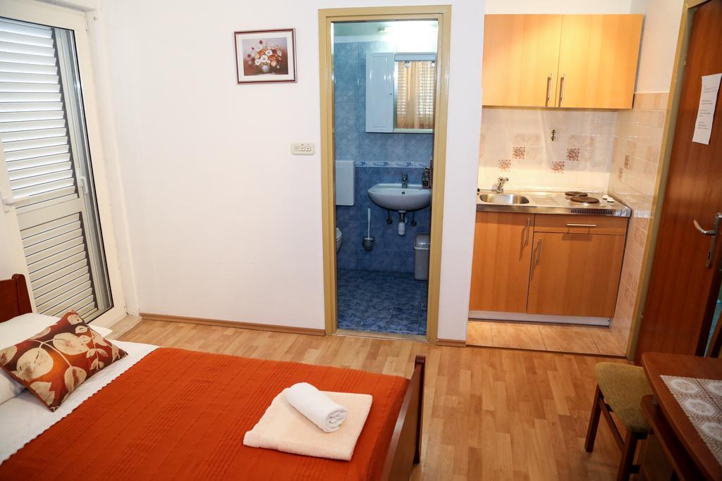 Apartments Dragica Milna  Bagian luar foto