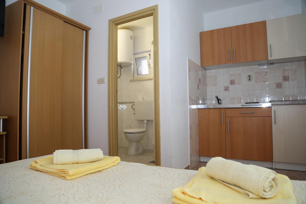 Apartments Dragica Milna  Bagian luar foto