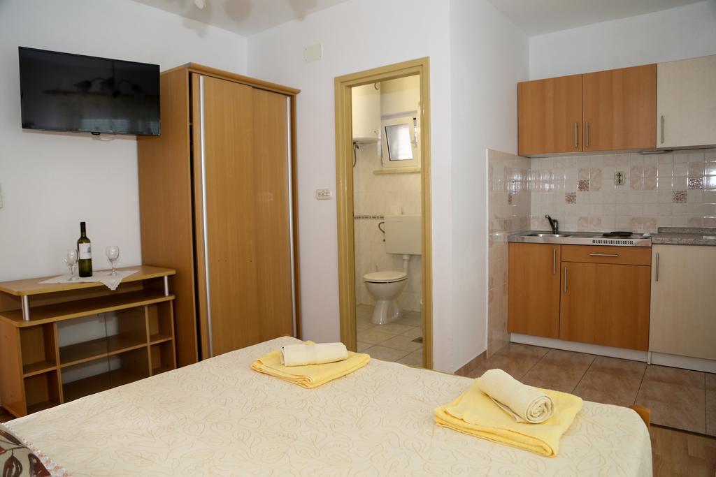 Apartments Dragica Milna  Bagian luar foto