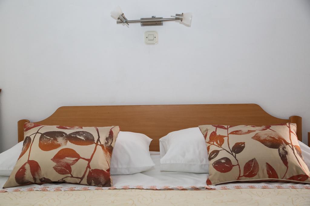 Apartments Dragica Milna  Bagian luar foto