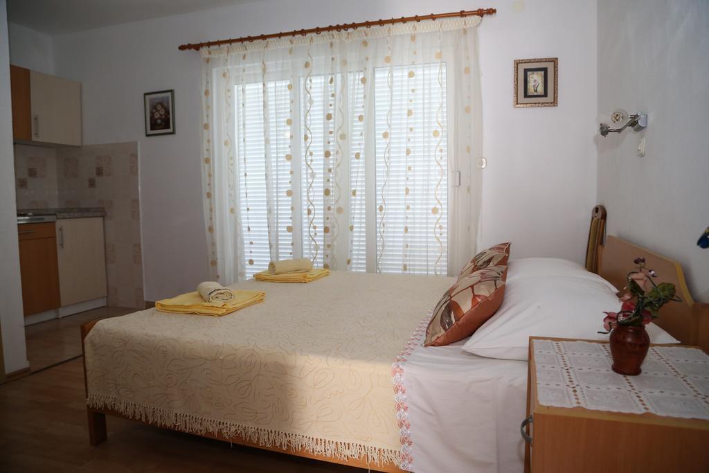 Apartments Dragica Milna  Bagian luar foto