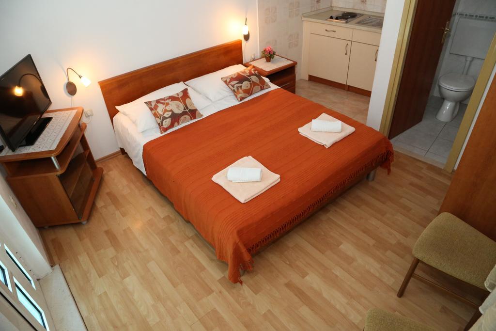 Apartments Dragica Milna  Bagian luar foto