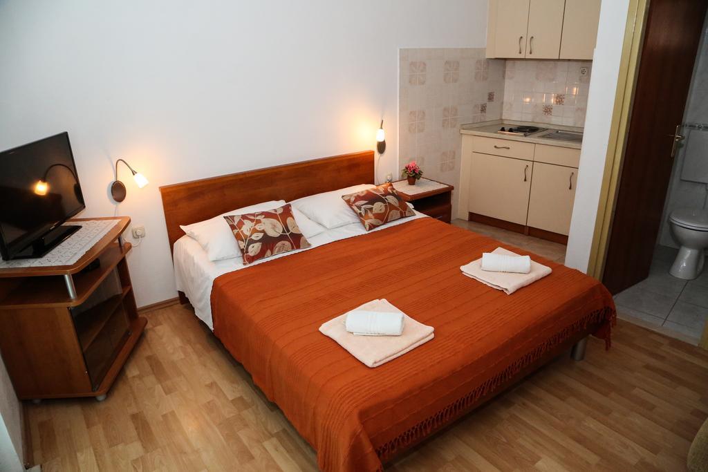 Apartments Dragica Milna  Bagian luar foto