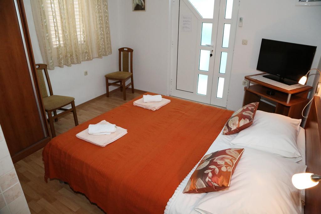 Apartments Dragica Milna  Bagian luar foto