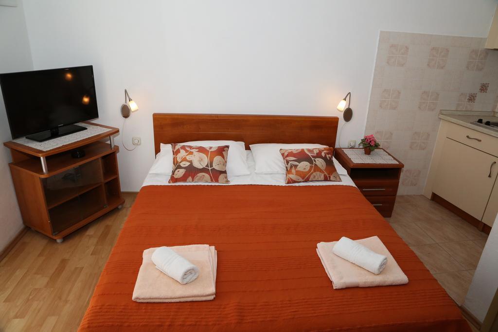 Apartments Dragica Milna  Bagian luar foto