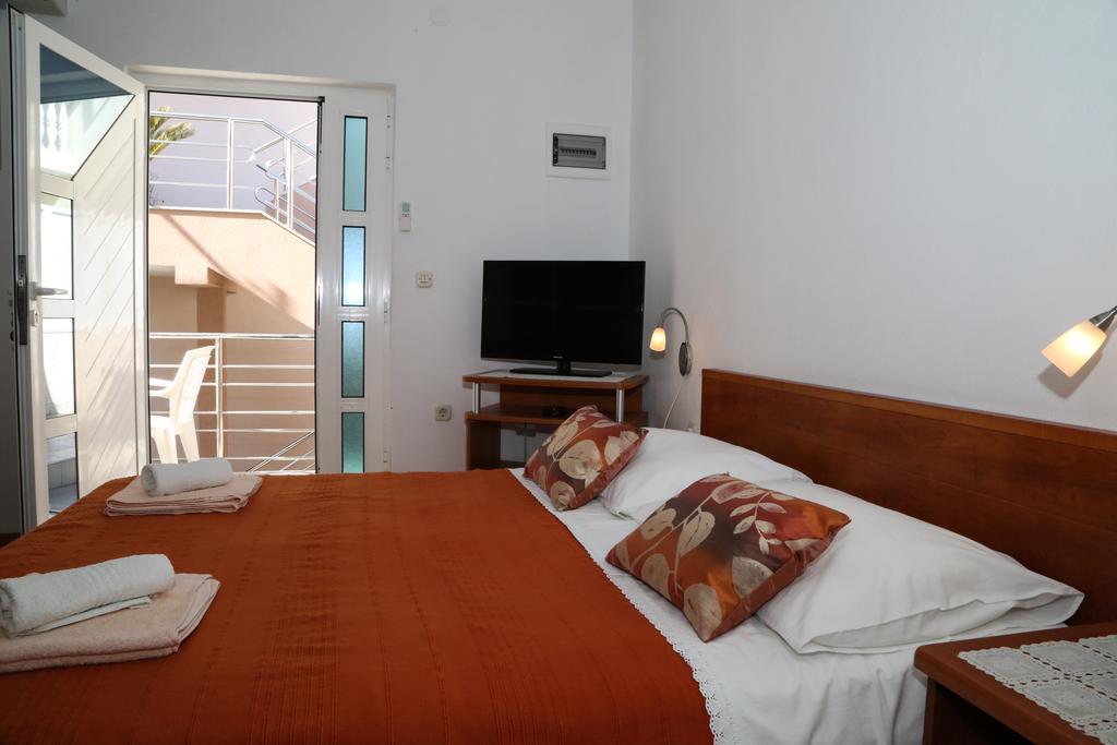 Apartments Dragica Milna  Bagian luar foto
