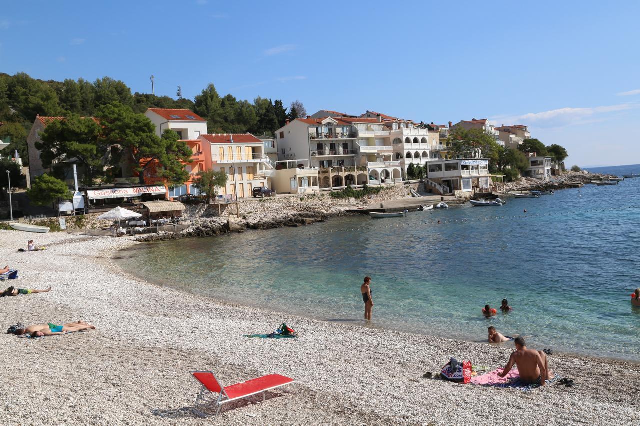 Apartments Dragica Milna  Bagian luar foto