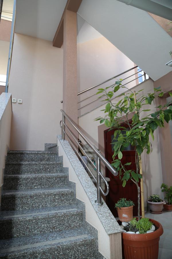 Apartments Dragica Milna  Bagian luar foto